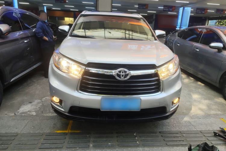Used Toyota Highlander 2015 2.0T Two-Wheel Drive Luxury Edition 7 Seats Front