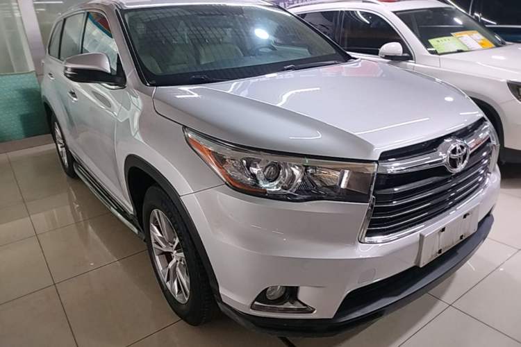 Used Toyota Highlander 2015 2.0T Four-Wheel Drive Elite Edition 7-Seater Front Right 45 Deg