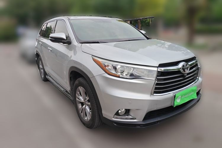 Used Toyota Highlander 2015 3.5L 4x4 Elite Edition 7-Seater Front Right 45 Deg
