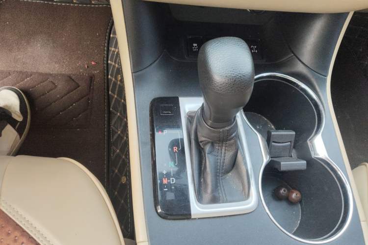 Used Toyota Highlander 2015 2.0T Four-Wheel Drive Elite Edition 7-Seater Gear Lever