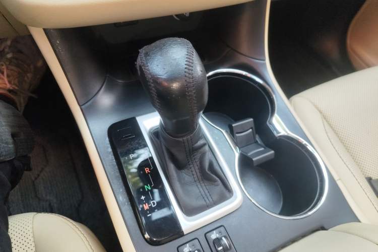 Used Toyota Highlander 2015 2.0T Two-Wheel Drive Luxury Edition 7 Seats Gear Lever