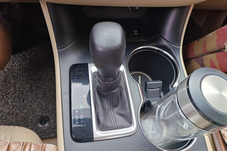 Used Toyota Highlander 2015 3.5L 4x4 Elite Edition 7-Seater Gear Lever