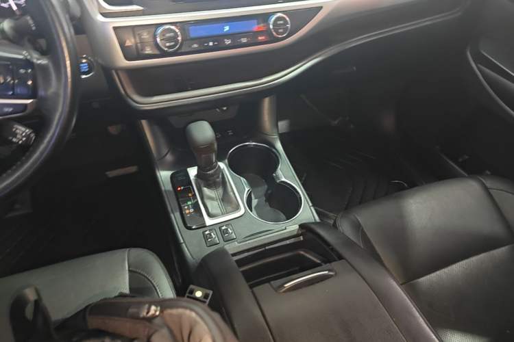 Used Toyota Highlander 2015 2.0T Four-Wheel Drive Luxury Edition 7-Seater Gear Lever