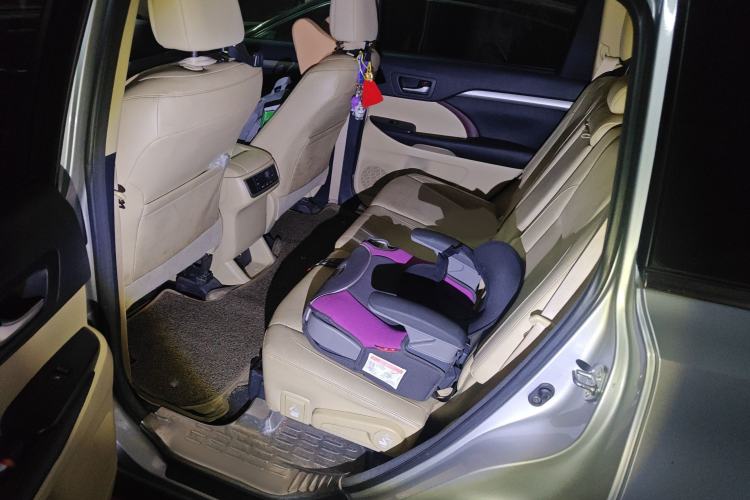 Used Toyota Highlander 2015 2.0T Four-Wheel Drive Luxury Edition 7-Seater Interior 4