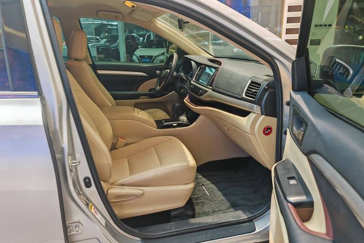 Used Toyota Highlander 2015 2.0T Two-Wheel Drive Elite Edition 5 Seats Interior 8