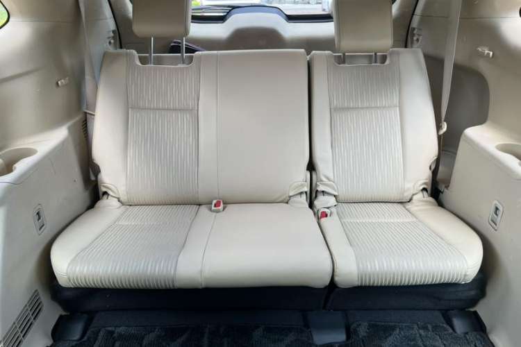 Used Toyota Highlander 2015 2.0T Two-Wheel Drive Elite Edition 7 Seats Interior 9
