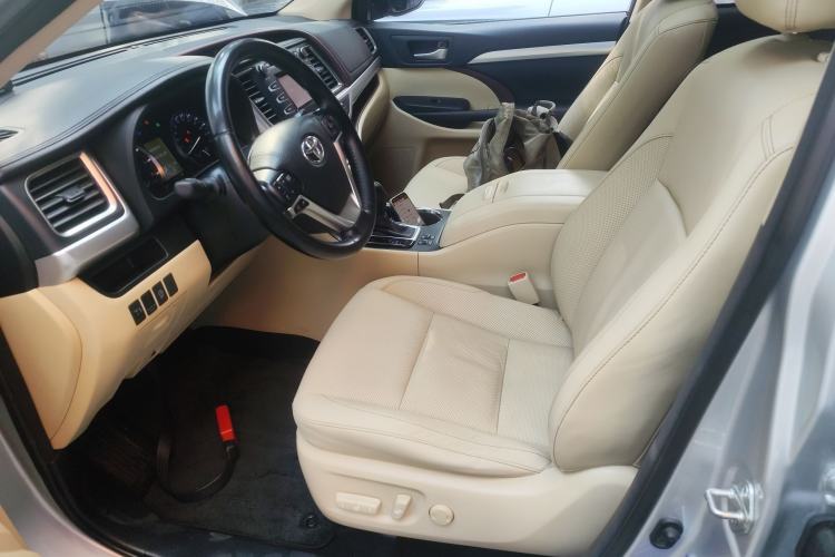 Used Toyota Highlander 2015 2.0T Two-Wheel Drive Luxury Edition 7 Seats Left Front Seat