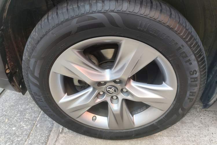 Used Toyota Highlander 2015 2.0T Two-Wheel Drive Luxury Edition 7 Seats Left Front Wheel Hub