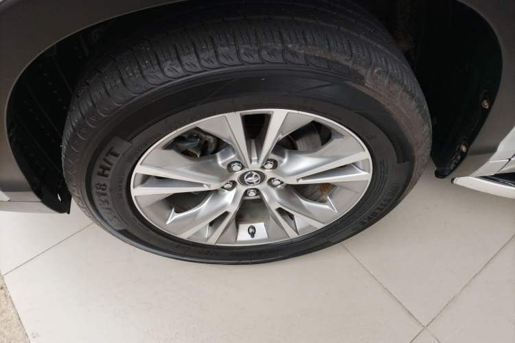 Used Toyota Highlander 2015 2.0T Two-Wheel Drive Elite Edition 7 Seats Left Front Wheel Hub