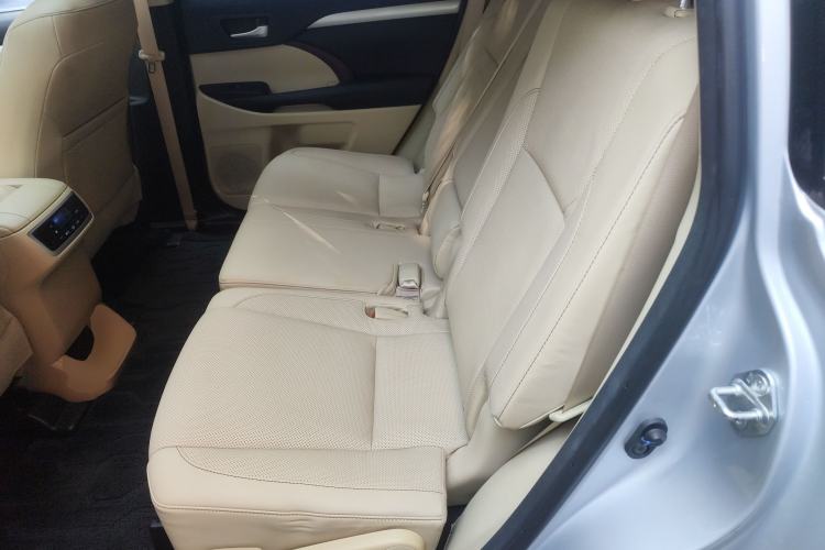 Used Toyota Highlander 2015 2.0T Two-Wheel Drive Luxury Edition 7 Seats Left Rear Seat
