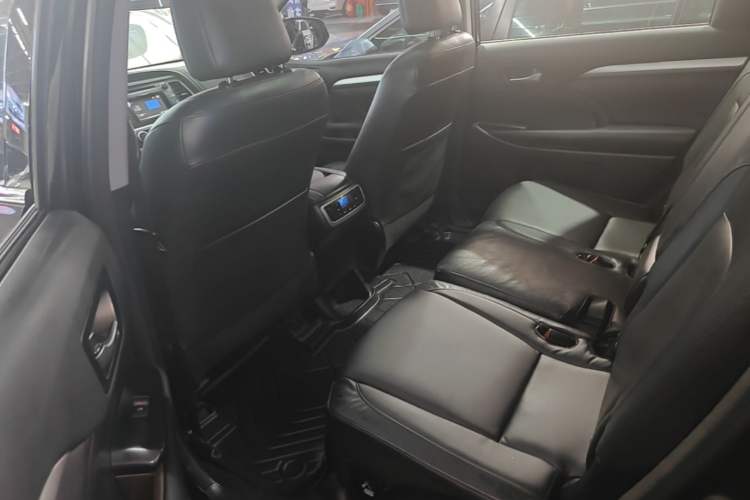 Used Toyota Highlander 2015 2.0T Four-Wheel Drive Luxury Edition 7-Seater Left Rear Seat
