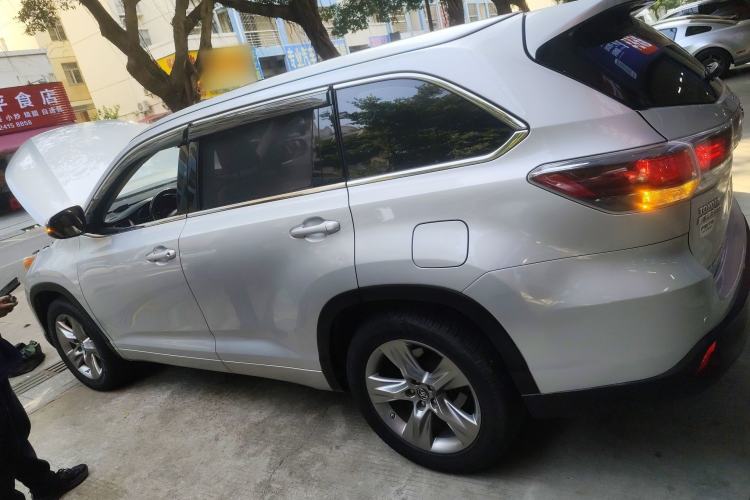 Used Toyota Highlander 2015 2.0T Two-Wheel Drive Luxury Edition 7 Seats Left Side