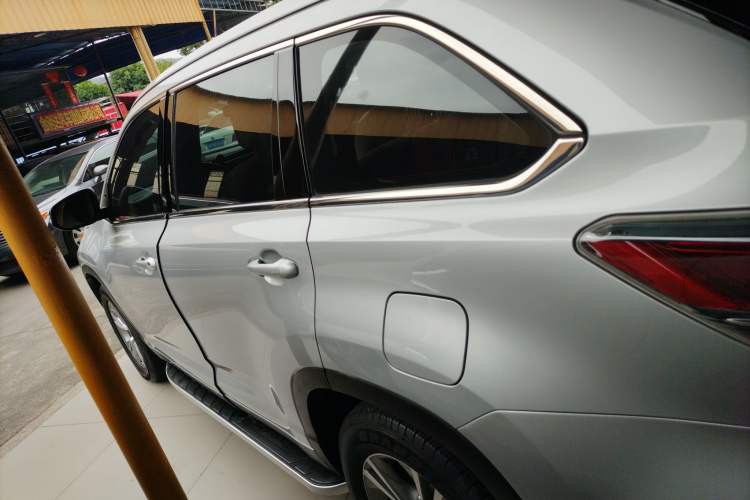 Used Toyota Highlander 2015 2.0T Two-Wheel Drive Elite Edition 7 Seats Left Side