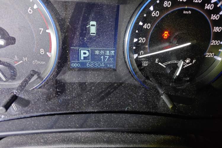Used Toyota Highlander 2015 2.0T Four-Wheel Drive Luxury Edition 7-Seater Odometer Close Up