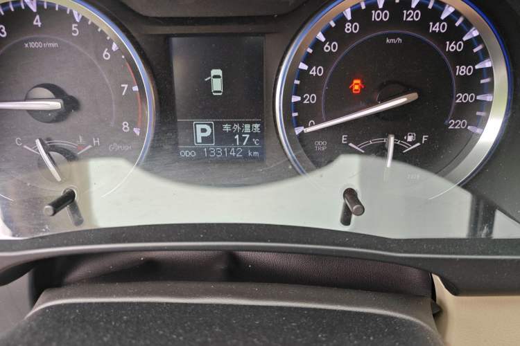 Used Toyota Highlander 2015 3.5L 4x4 Elite Edition 7-Seater Odometer Close Up