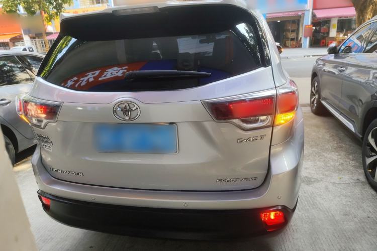 Used Toyota Highlander 2015 2.0T Two-Wheel Drive Luxury Edition 7 Seats Rear