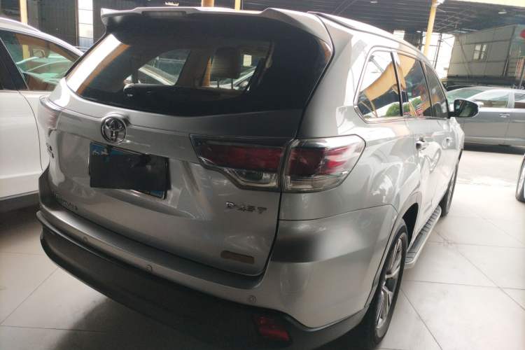 Used Toyota Highlander 2015 2.0T Two-Wheel Drive Elite Edition 7 Seats Rear Right 45 Deg