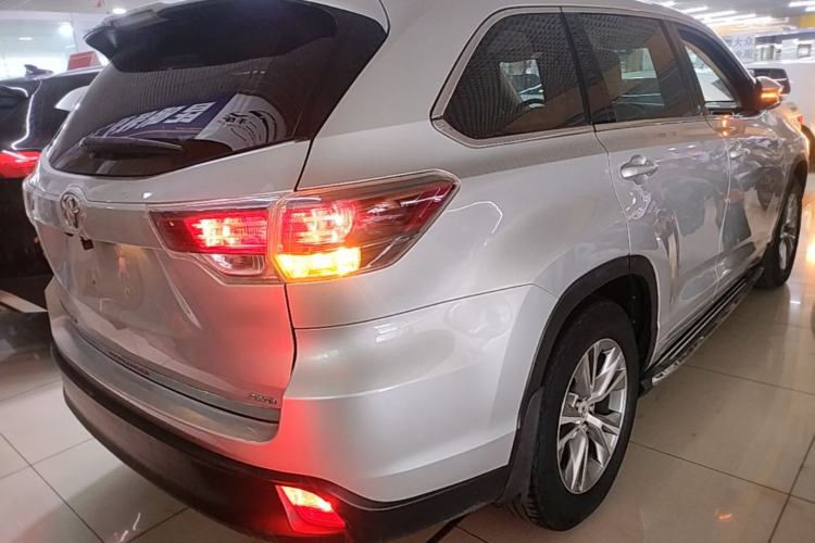 Used Toyota Highlander 2015 2.0T Four-Wheel Drive Elite Edition 7-Seater Rear Right 45 Deg