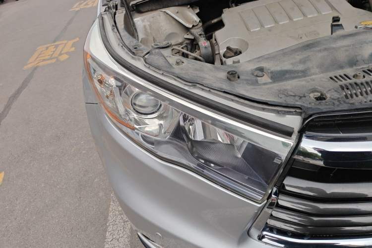 Used Toyota Highlander 2015 3.5L 4x4 Elite Edition 7-Seater Right Front Headlight