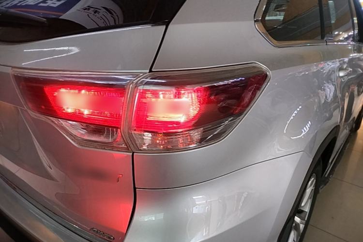 Used Toyota Highlander 2015 2.0T Four-Wheel Drive Elite Edition 7-Seater Right Rear Taillight