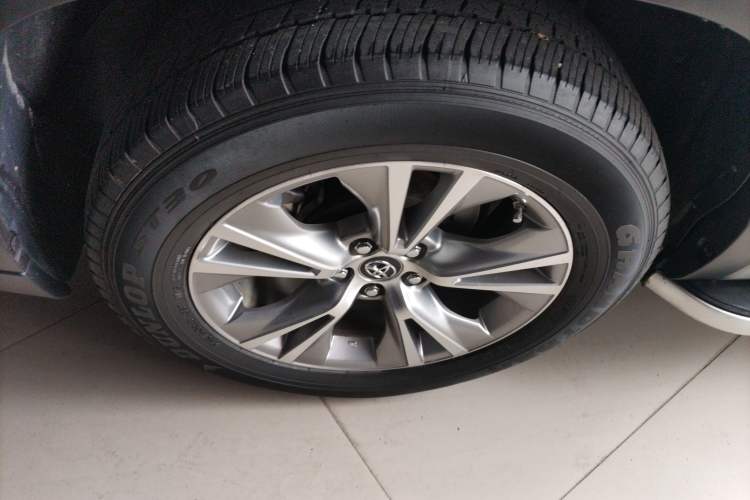 Used Toyota Highlander 2015 2.0T Two-Wheel Drive Elite Edition 7 Seats Right Rear Wheel Hub
