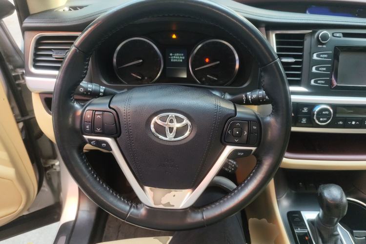 Used Toyota Highlander 2015 2.0T Two-Wheel Drive Luxury Edition 7 Seats Steering Wheel