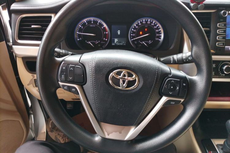 Used Toyota Highlander 2015 2.0T Two-Wheel Drive Elite Edition 7 Seats Steering Wheel