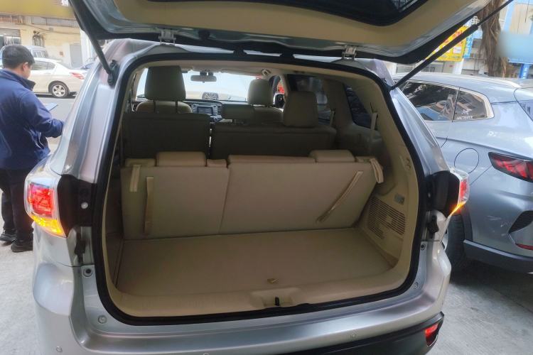 Used Toyota Highlander 2015 2.0T Two-Wheel Drive Luxury Edition 7 Seats Trunk