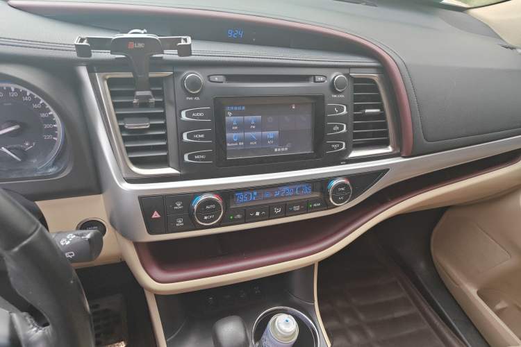Used Toyota Highlander 2015 2.0T Four-Wheel Drive Luxury Edition 7-Seater Audio And AC Panel