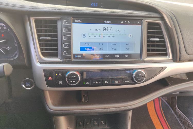 Used Toyota Highlander 2015 2.0T Four-Wheel Drive Luxury Edition 7-Seater Audio And AC Panel