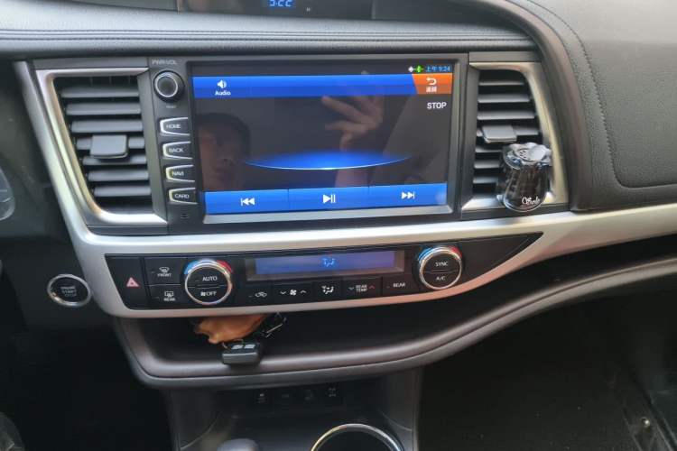 Used Toyota Highlander 2015 2.0T Four-Wheel Drive Luxury Edition 7-Seater Audio And AC Panel