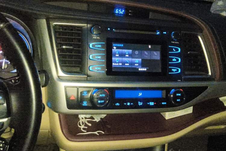 Used Toyota Highlander 2015 2.0T Four-Wheel Drive Luxury Edition 7-Seater Audio And AC Panel