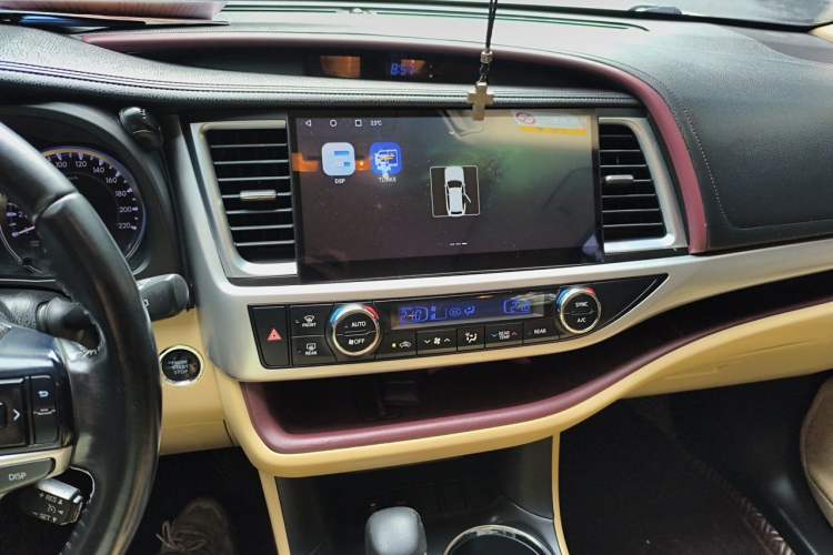 Used Toyota Highlander 2015 2.0T Two-Wheel Drive Luxury Edition 7 Seats Audio And AC Panel