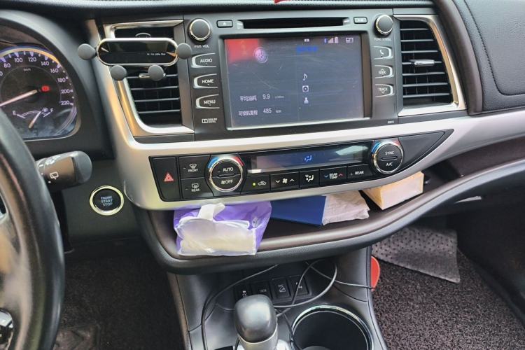 Used Toyota Highlander 2015 2.0T Four-Wheel Drive Luxury Navigation Version with 7 Seats Audio And AC Panel