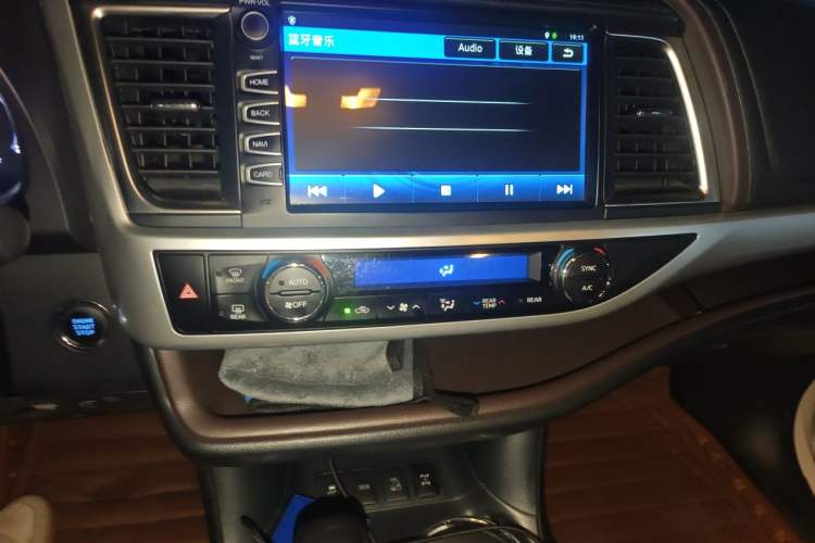 Used Toyota Highlander 2015 2.0T Four-Wheel Drive Luxury Edition 7-Seater Audio And AC Panel