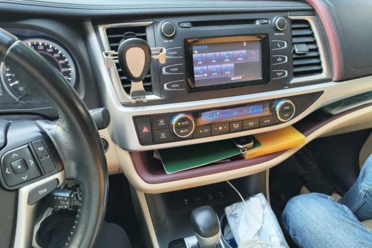 Used Toyota Highlander 2015 2.0T Four-Wheel Drive Luxury Edition 7-Seater Audio And AC Panel