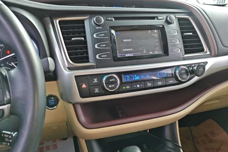 Used Toyota Highlander 2015 2.0T Four-Wheel Drive Luxury Edition 7-Seater Audio And AC Panel