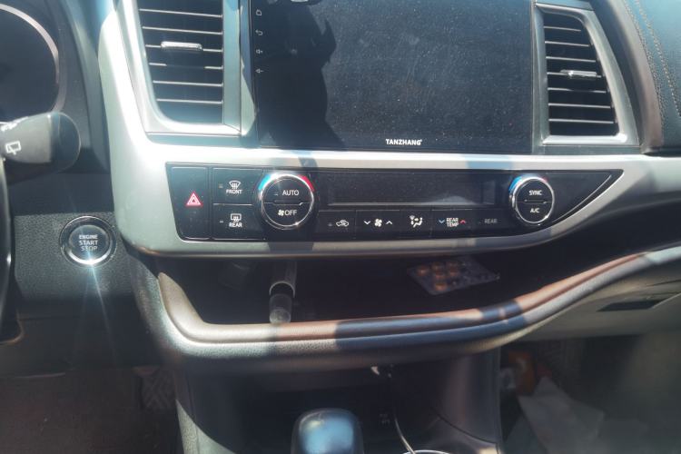 Used Toyota Highlander 2015 2.0T Four-Wheel Drive Luxury Edition 7-Seater Audio And AC Panel
