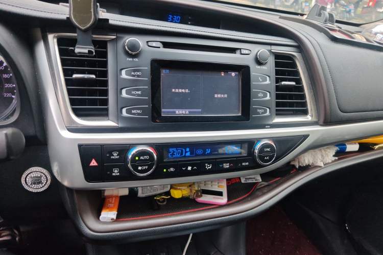 Used Toyota Highlander 2015 2.0T Two-Wheel Drive Luxury Edition 7 Seats Audio And AC Panel