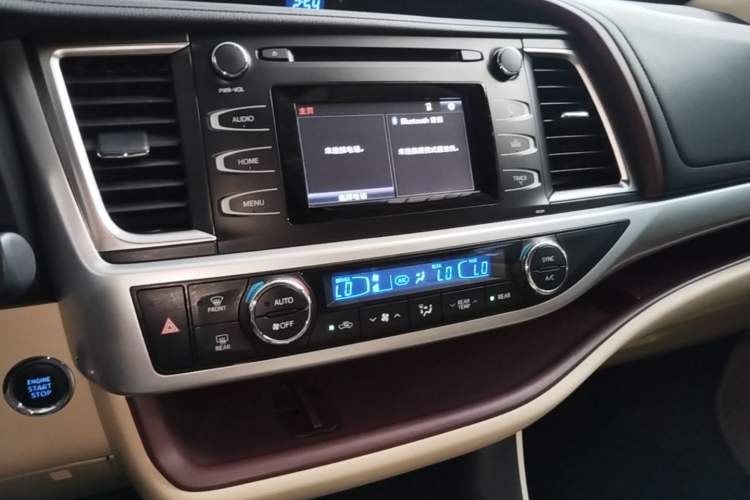 Used Toyota Highlander 2015 2.0T Two-Wheel Drive Luxury Edition 7 Seats Audio And AC Panel