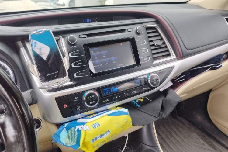 Used Toyota Highlander 2015 2.0T Four-Wheel Drive Luxury Edition 7-Seater Audio And AC Panel