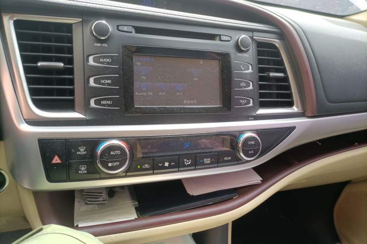 Used Toyota Highlander 2015 2.0T Four-Wheel Drive Luxury Edition 7-Seater Audio And AC Panel