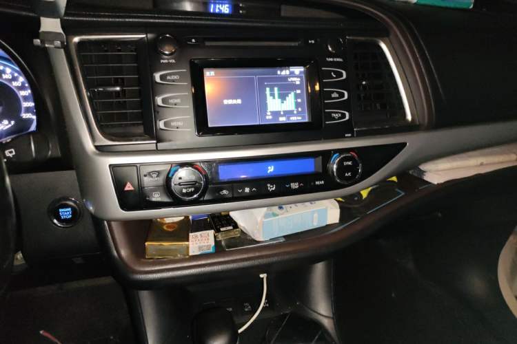 Used Toyota Highlander 2015 2.0T Four-Wheel Drive Luxury Edition 7-Seater Audio And AC Panel