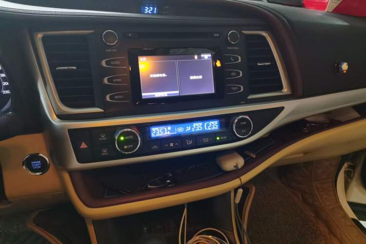 Used Toyota Highlander 2015 2.0T Four-Wheel Drive Luxury Edition 7-Seater Audio And AC Panel