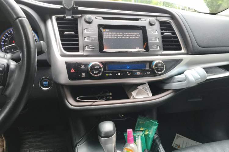 Used Toyota Highlander 2015 2.0T Four-Wheel Drive Luxury Edition 7-Seater Audio And AC Panel