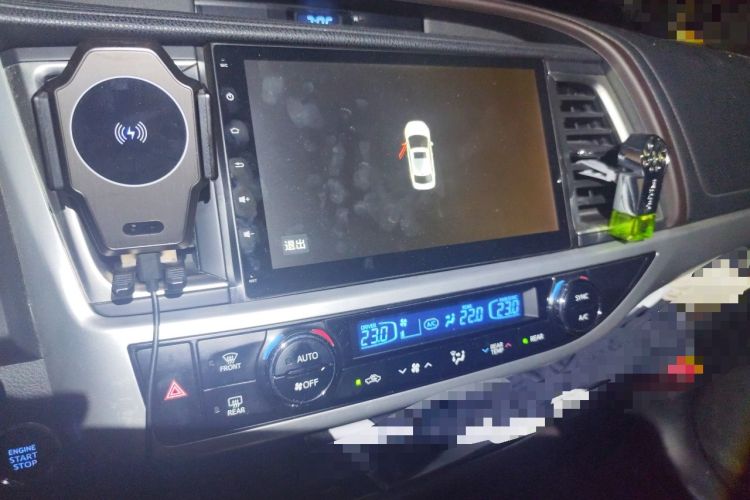 Used Toyota Highlander 2015 2.0T Four-Wheel Drive Luxury Navigation Version with 7 Seats Audio And AC Panel