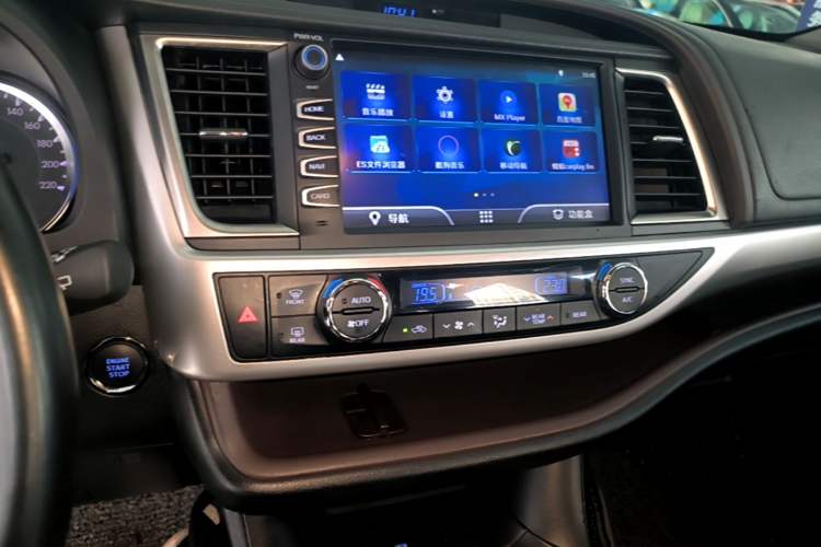 Used Toyota Highlander 2015 2.0T Two-Wheel Drive Luxury Edition 7 Seats Audio And AC Panel
