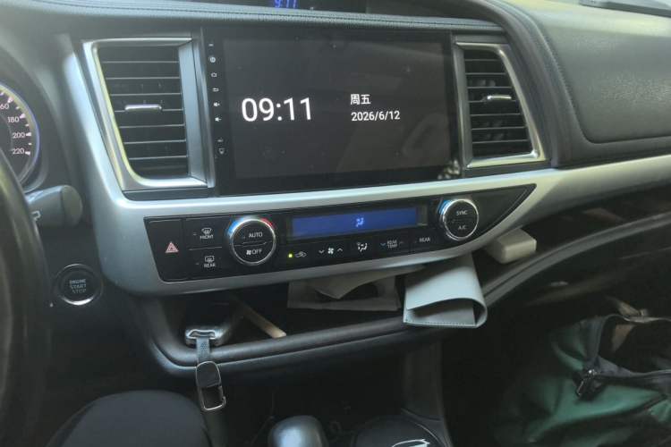 Used Toyota Highlander 2015 2.0T Four-Wheel Drive Luxury Edition 7-Seater Audio And AC Panel