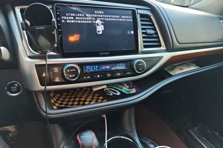 Used Toyota Highlander 2015 2.0T Two-Wheel Drive Luxury Edition 7 Seats Audio And AC Panel