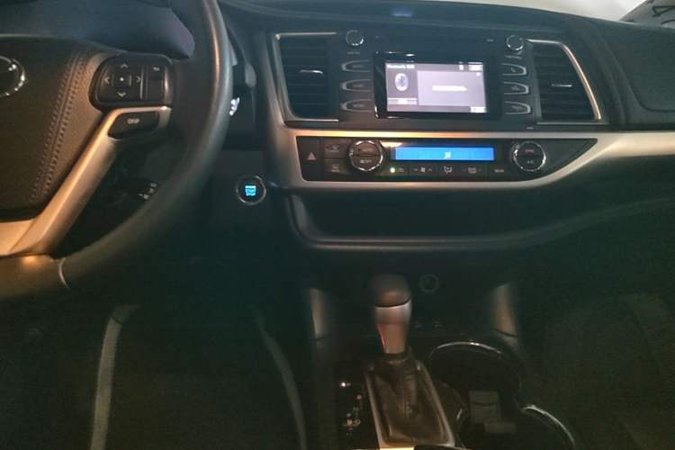 Used Toyota Highlander 2015 2.0T Four-Wheel Drive Luxury Edition 7-Seater Audio And AC Panel
